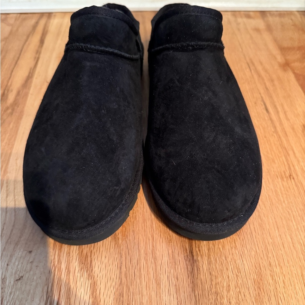 Ugg classic slipper in black - Picture 5 of 7